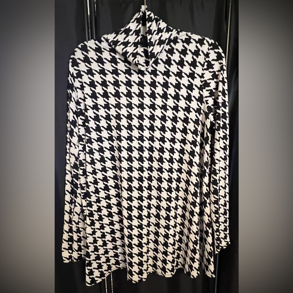NWOT Flowing Fit with Silky Feel Sweater